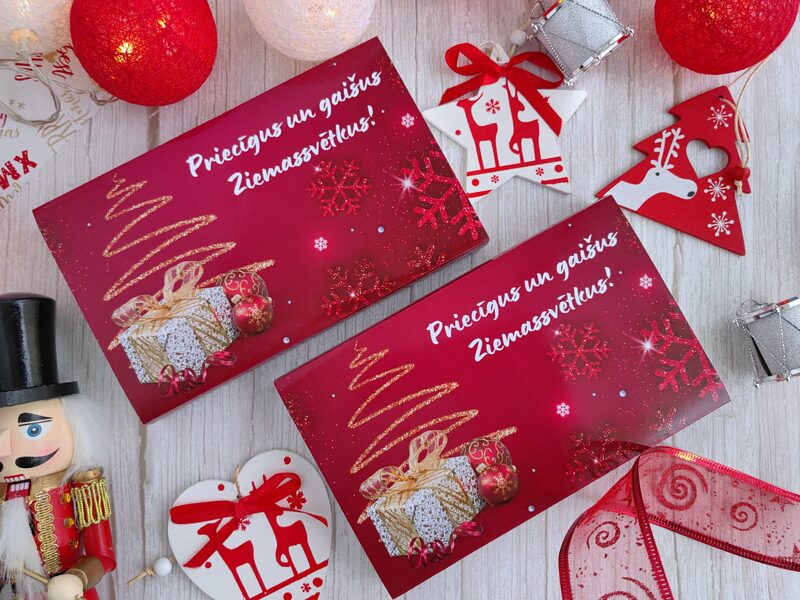 Konfektes kastītē "Priecīgus Ziemassvētkus!"