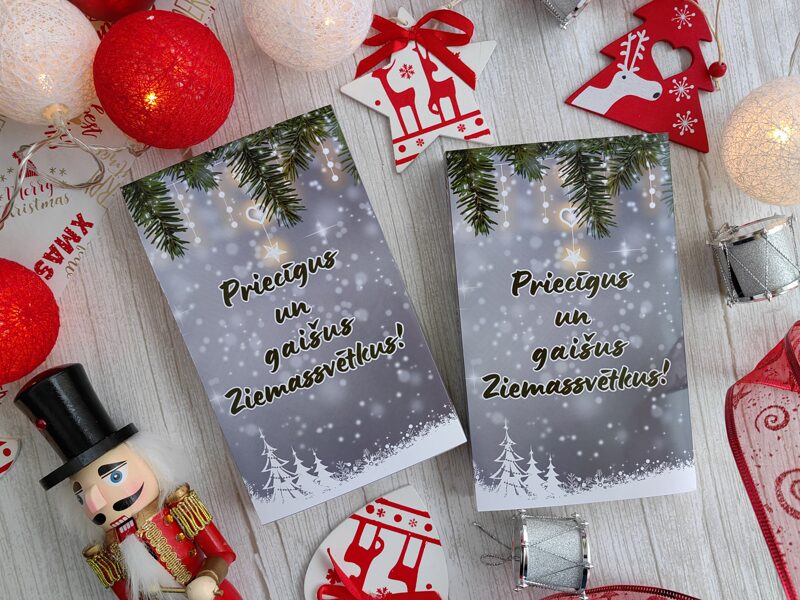 Konfektes kastītē "Priecīgus un gaišus Ziemassvētkus!"